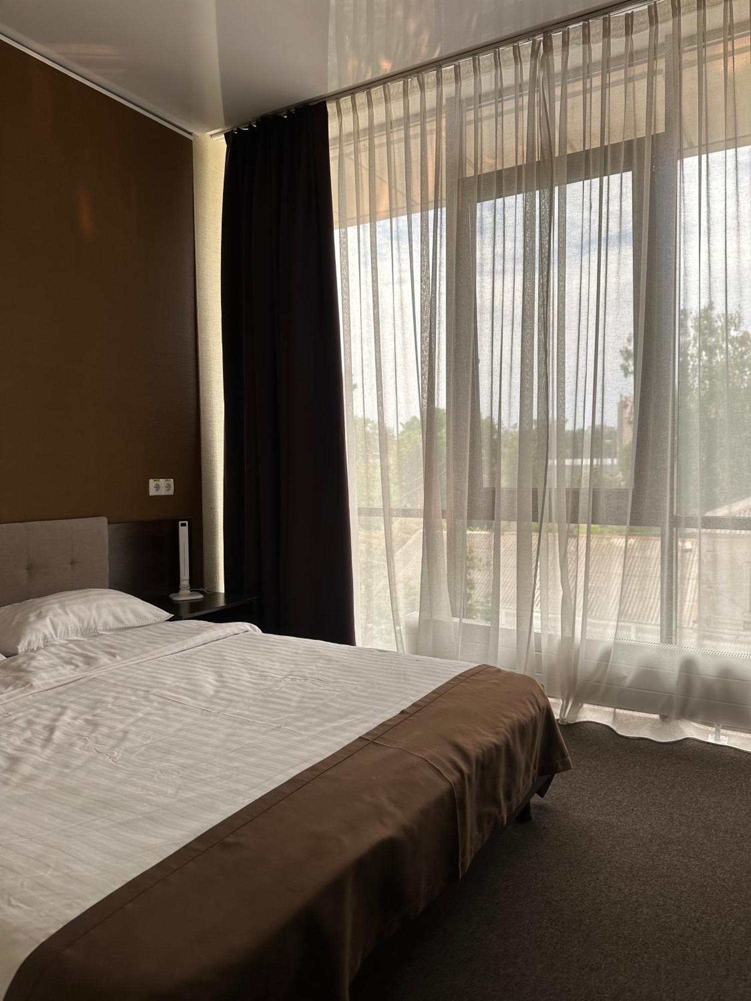 Hotel Atmosphere Poltava Extérieur photo