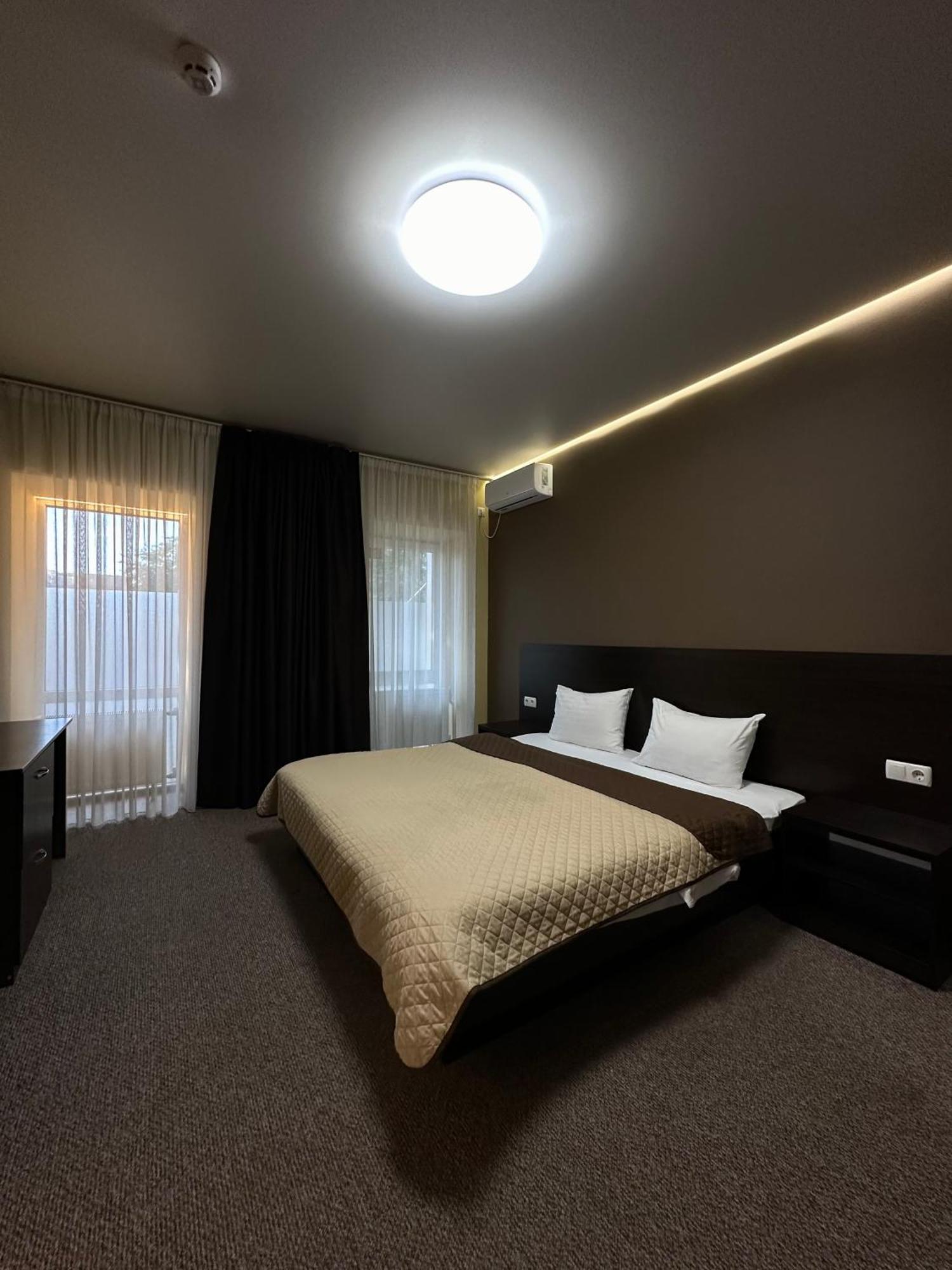 Hotel Atmosphere Poltava Extérieur photo