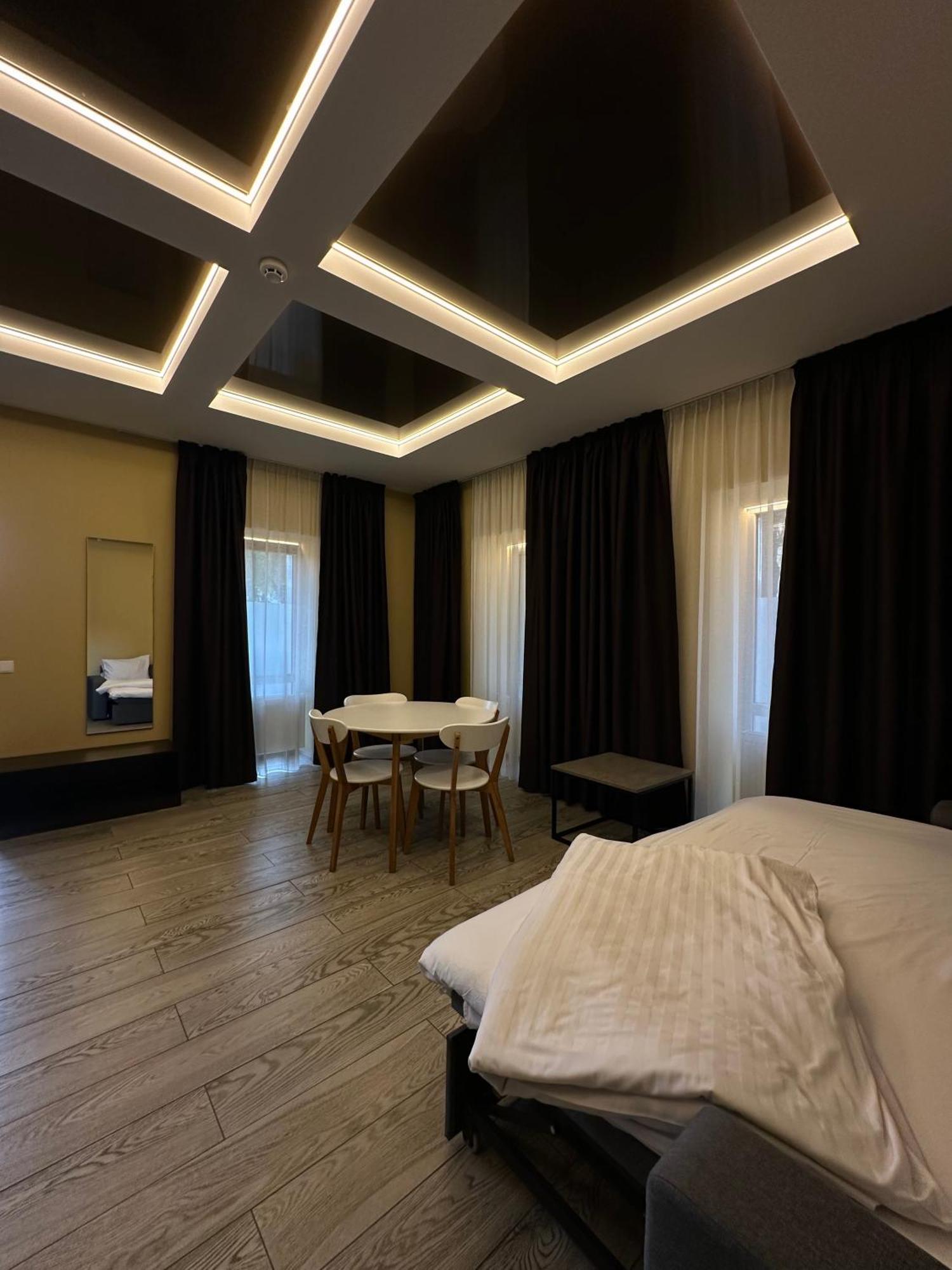 Hotel Atmosphere Poltava Extérieur photo