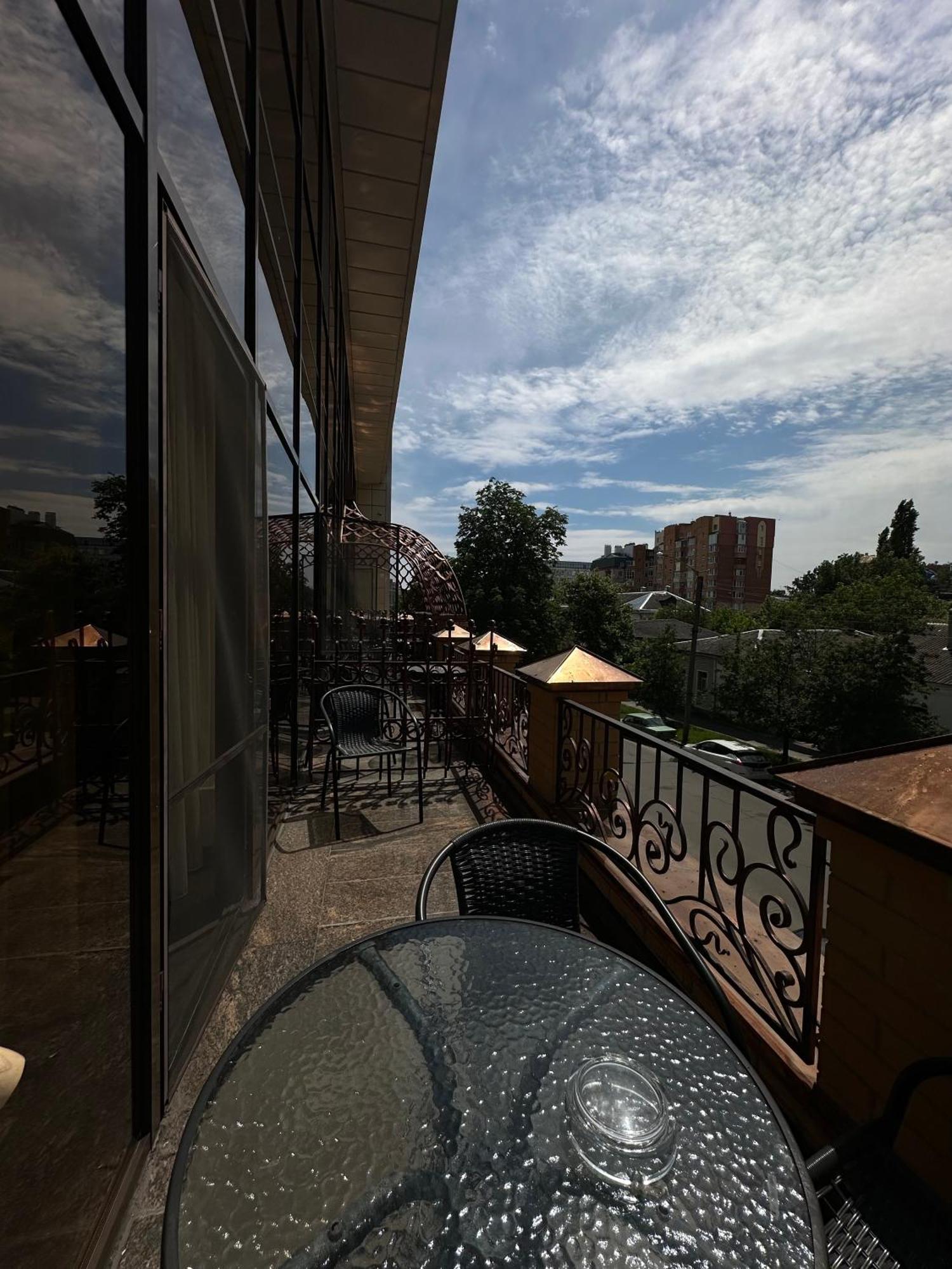 Hotel Atmosphere Poltava Extérieur photo